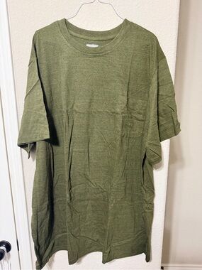 Men's Short Sleeve Pocket Tee in Heather Olive Green